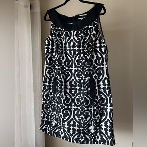 Ronnie Nicole size 18 dress, damask print black and white with front pockets!